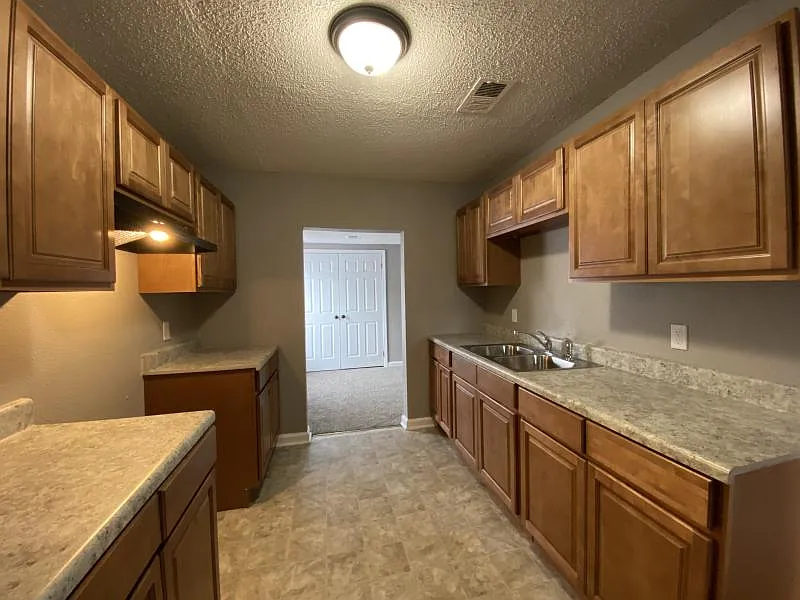 4 bed, 1248 sqft, $1,500 — Photo 3