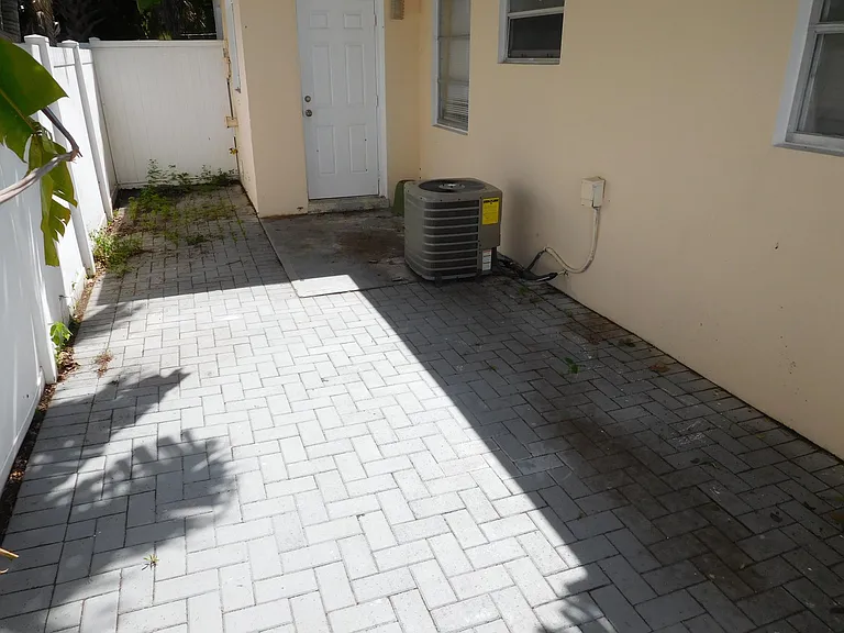 2448 NW 9th Ter — Photo 9