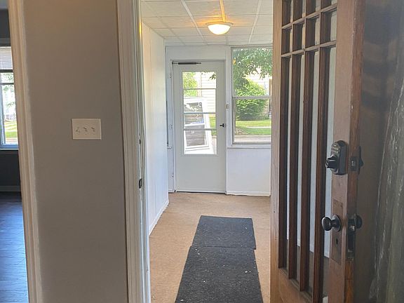 2nd image of 1020 Park St SW