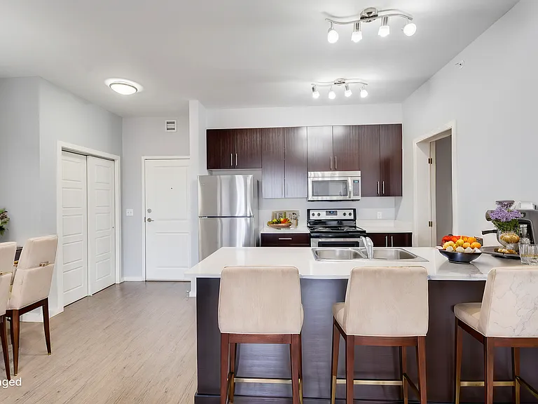 6 Kingsview Rd SE — Photo 1