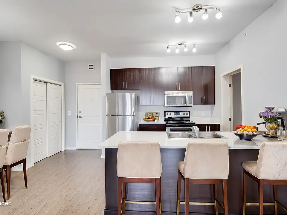 6 Kingsview Rd SE