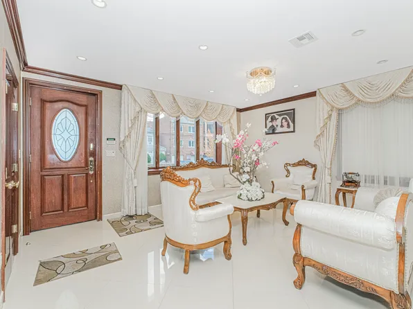 1764 East 17th Street image 7 of 45