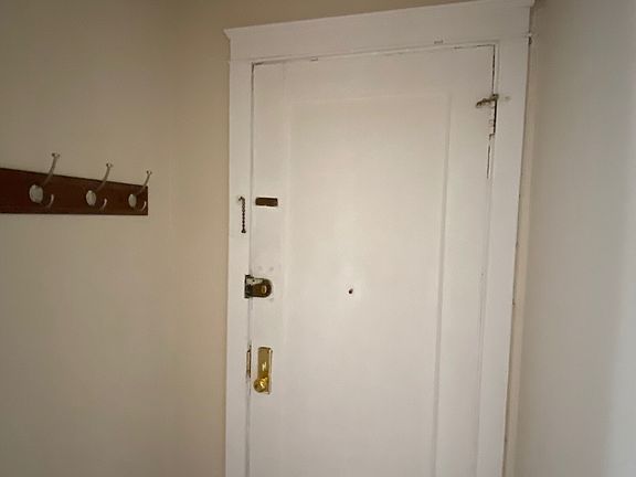 4th image of 4866 N Magnolia Ave #301