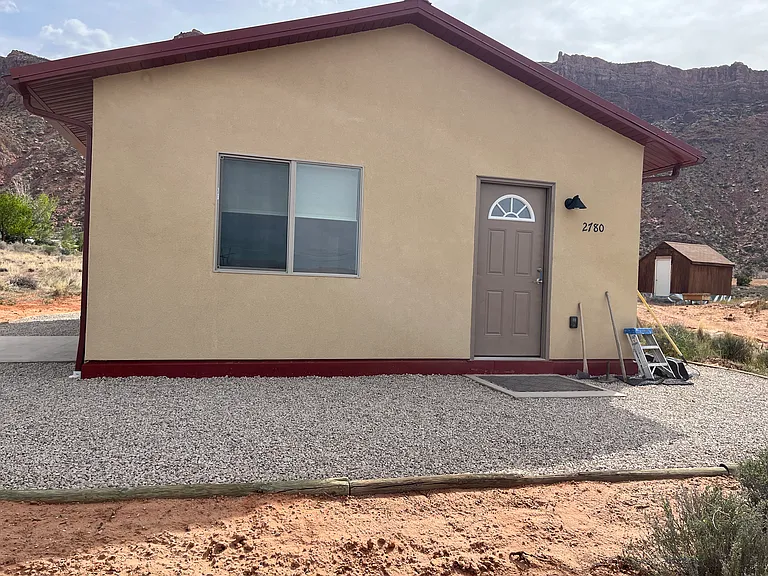 2780 Roberts Dr — Photo 2