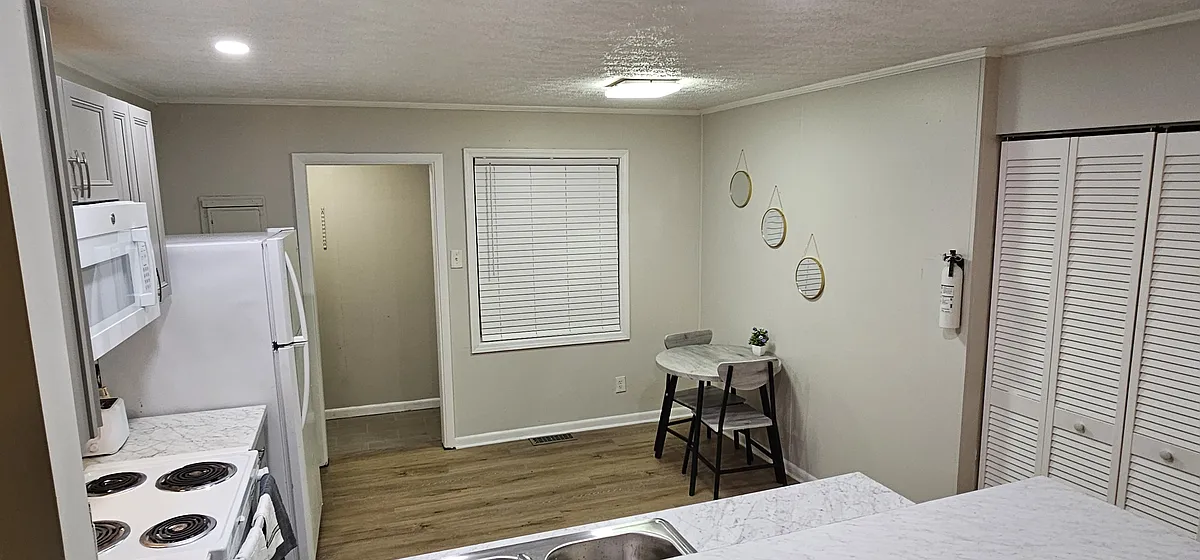 Building Photo - 1395 Vesta Ter #B
