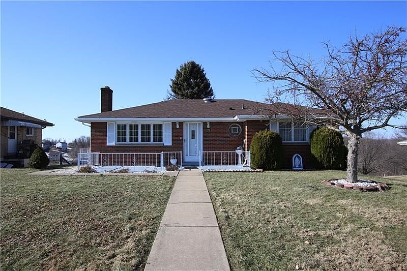 SPACIOUS Brick Ranch w/ Level Entry on HUGE Lot situated on top dead-end street in very desirable neighborhood! Newer Roof (Dec 