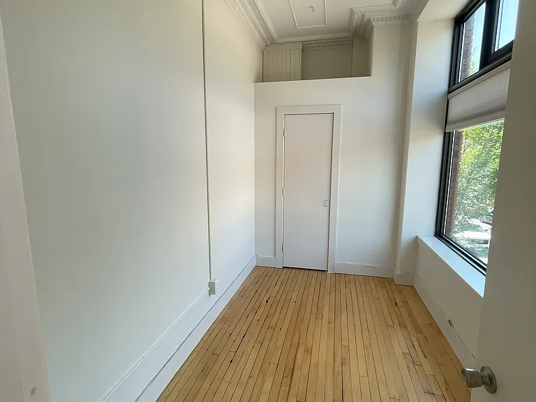 179 College St #1 — Photo 9