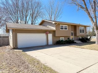 1016 12th St S, Brookings, SD 57006