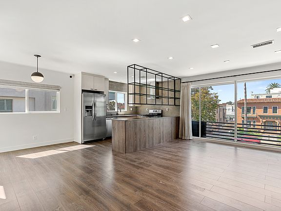 5th image of 938 N Croft Ave #3