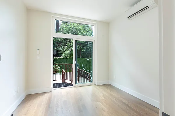 Rented by Space Link Realty | media 8