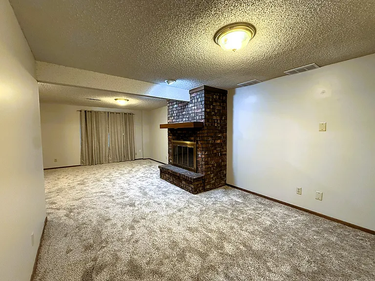 1325 N Denene Ln — Photo 12
