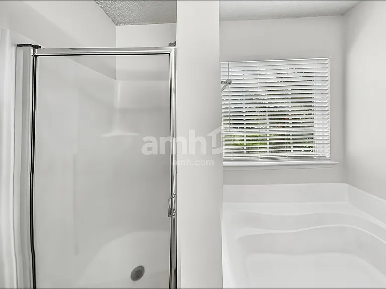 3911 Laurel View Cir — Photo 14