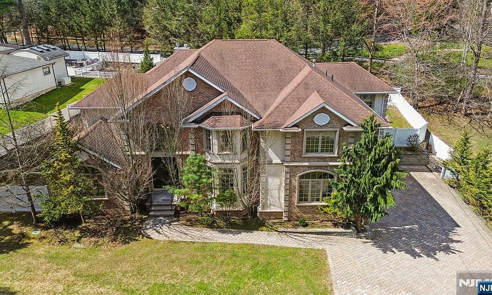 1st image of 14 O'Shaughnessy Ln