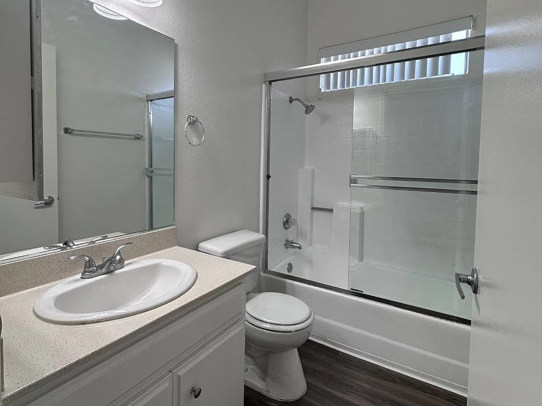 Lido Apartments - 3615 Watseka Ave — Photo 4