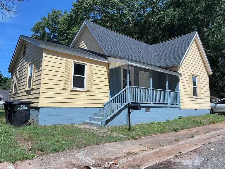 313 G St — Photo 2
