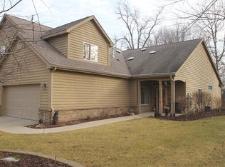 4902 Waters Edge Dr, Valparaiso, IN 46383