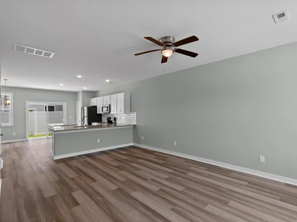 320 Starfish Ln, Sneads Ferry, NC 28460