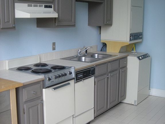 4th image of 523 N Bertrand St Unit 317