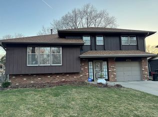 4716 Parkview Dr, Omaha, NE 68134