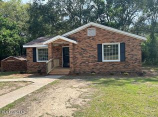 923 Bendat St, McComb, MS 39648