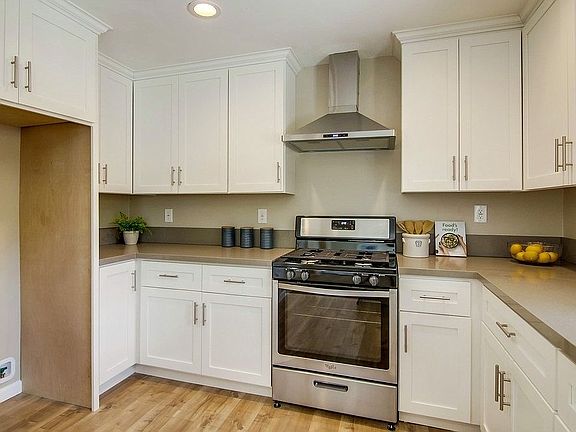 5th image of 754 Brockton St