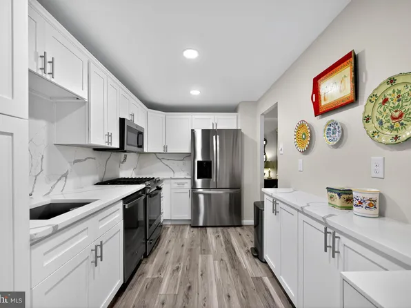 801 Yale Ave APT 818, Swarthmore, PA 19081