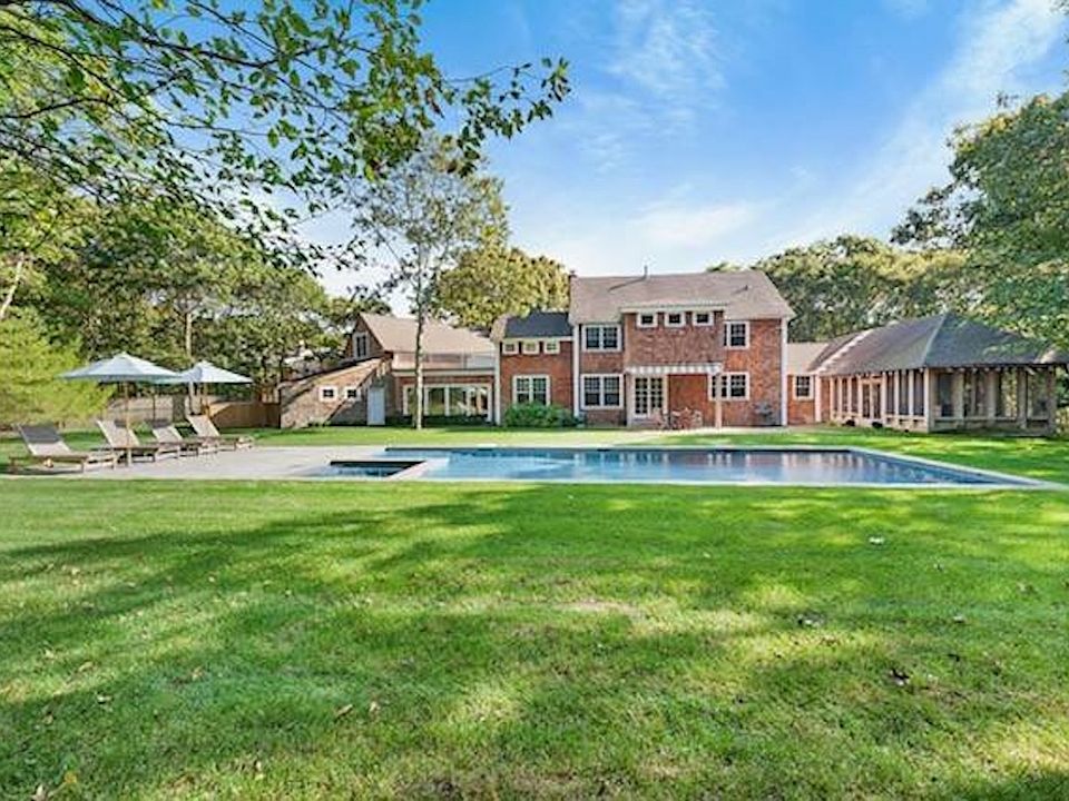 1st image of 31 Surrey Ct