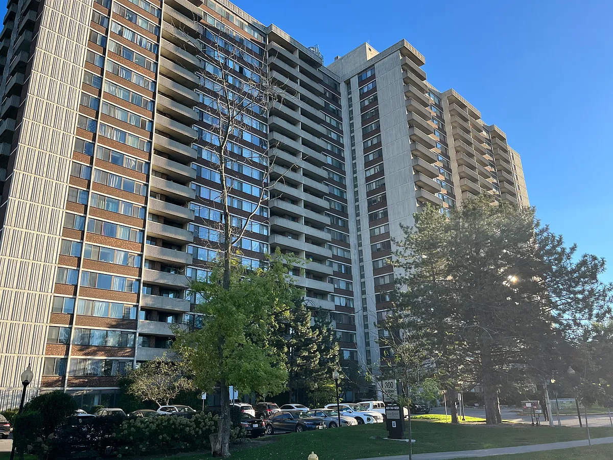 300 Antibes Drive — Photo 2