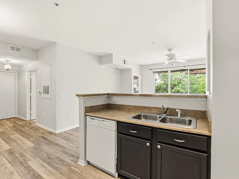 2801 Chancellorsville Dr #718 — Photo 13