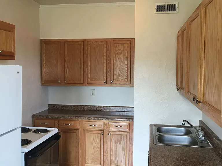 Barrington Apartments — Photo 6