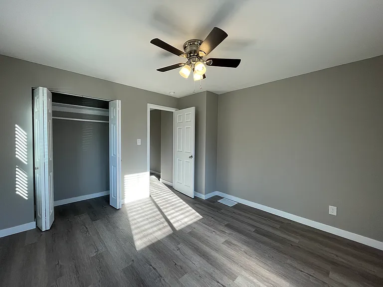 891 S Harris Ave — Photo 18