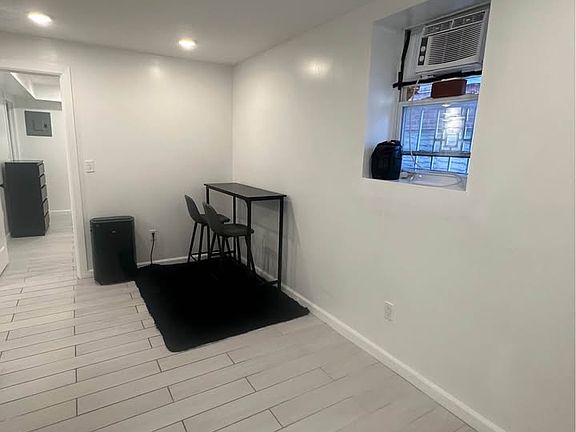 2nd image of 3311 Lurting Ave #1