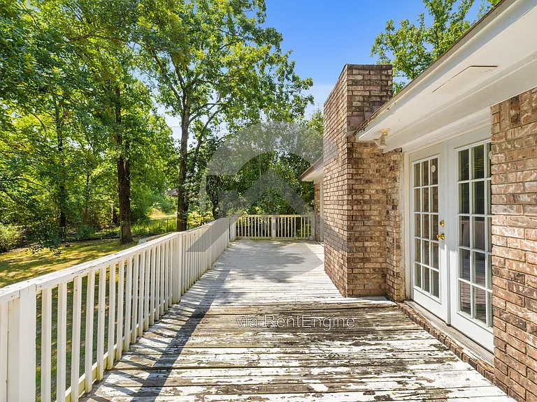 108 Robin Ln — Photo 17