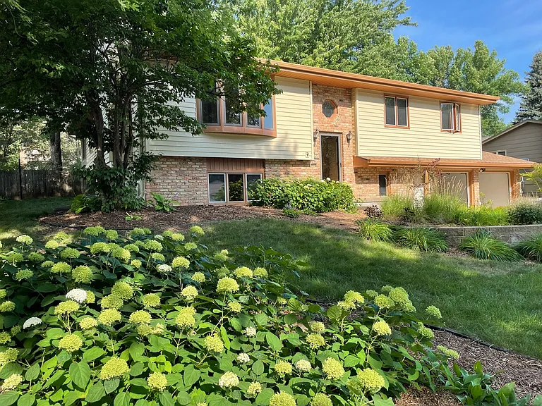 2213 S Wellington Ave — Photo 1