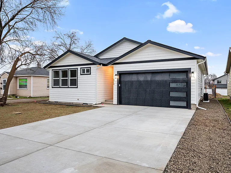 4914 E Fairview Ave — Photo 2