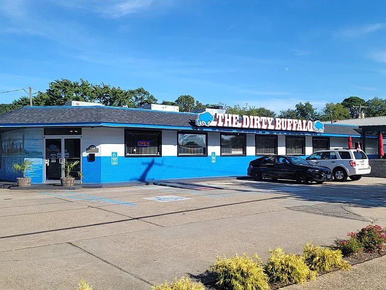 The best wing spot on Colley Ave.