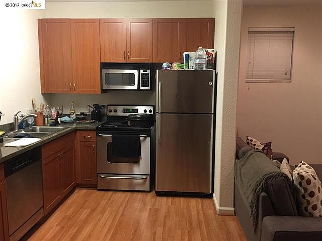 2nd image of 1121 40th St APT 3101
