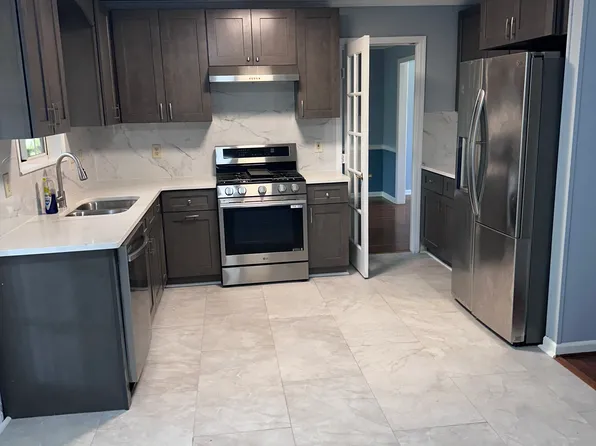 545 River Overlook Dr, Lawrenceville, GA