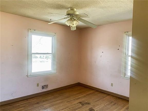 4th image of 10801 Fuller Ave