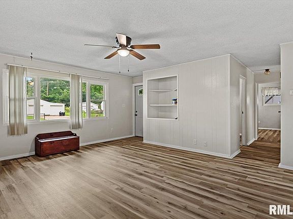 4th image of 3332 Saxony Rd