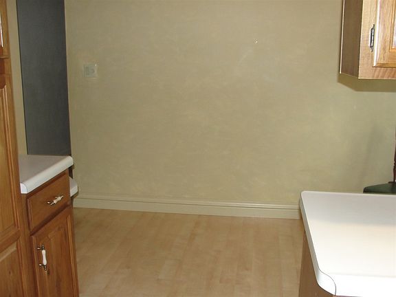 4th image of 2980 Oak Crest Dr