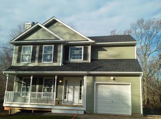 18 Begonia Rd, Rocky Point, NY 11778