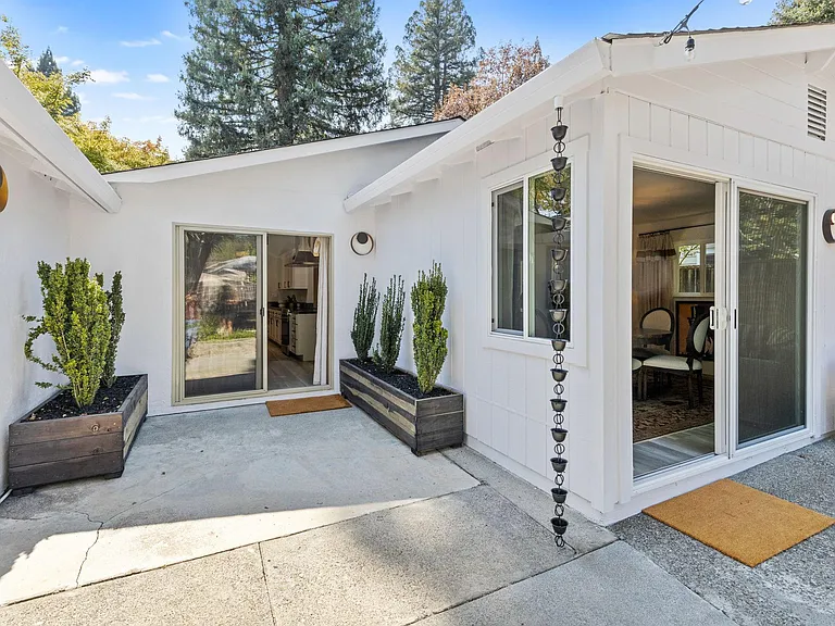 3142 Kingston Ave — Photo 37