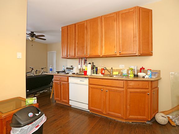3rd image of 3811 N Western Ave APT 2R