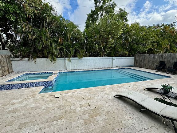 2nd image of 3259 SW 49th St