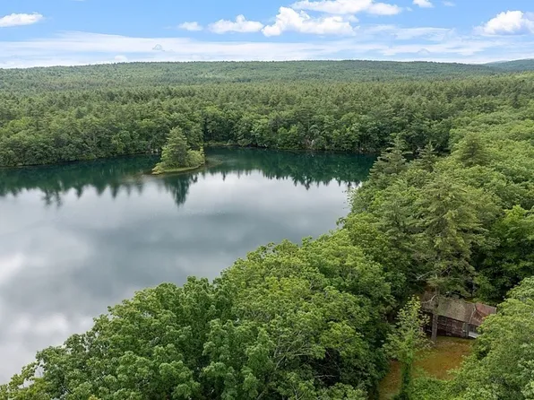 50 Sauna Row Rd, Townsend, MA 01469
