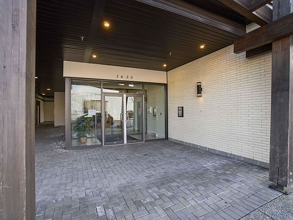 4th image of 1633 Tatlow Ave #204