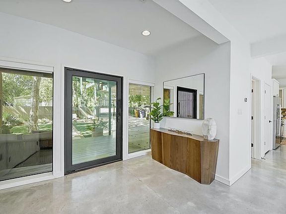 5th image of 518 Sacramento Dr