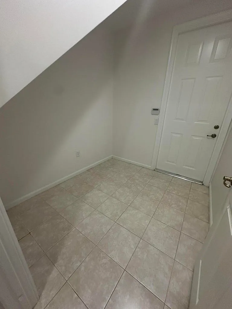 4 bed, 3.5 bath, 1974 sqft, $3,100 — Photo 4