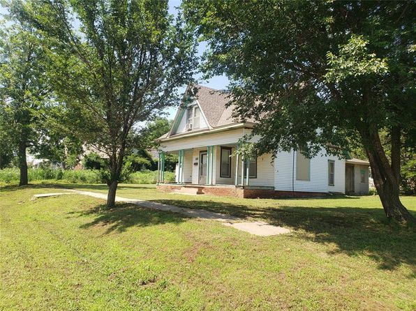 229 N Arapahoe Ave, Geary, OK 73040